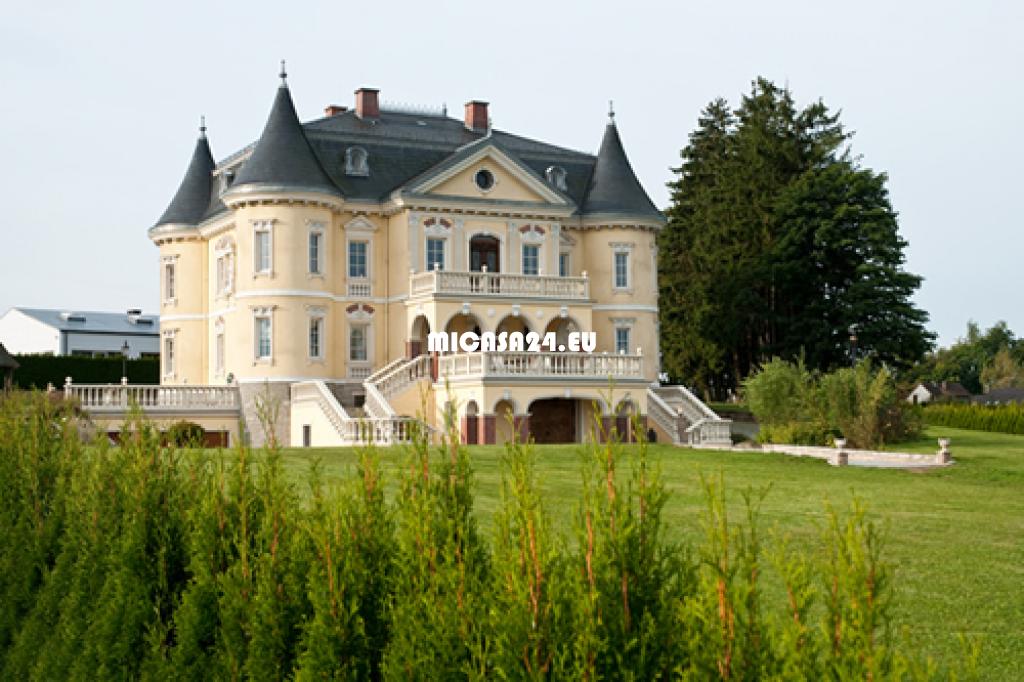 HA804 Exklusive Schlossvilla mit Oldtimergaragen bei Hof